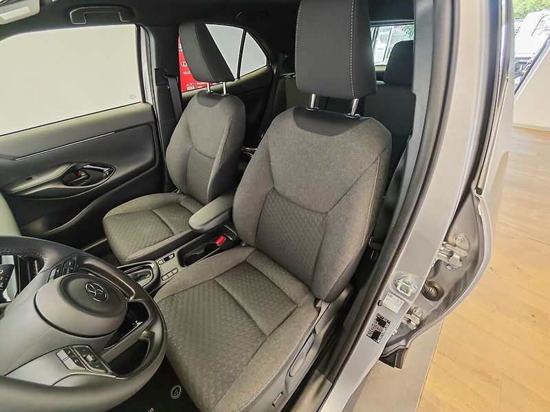 Toyota Yaris Cross 1.5 TNGA HEV CVT Style 2x4 - fotka 13 z 36