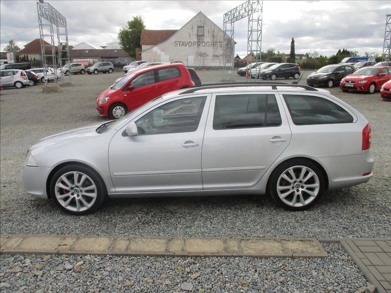 Škoda Octavia 2,0 TDI RS, aut.klima,tažné, - fotka 8 z 38