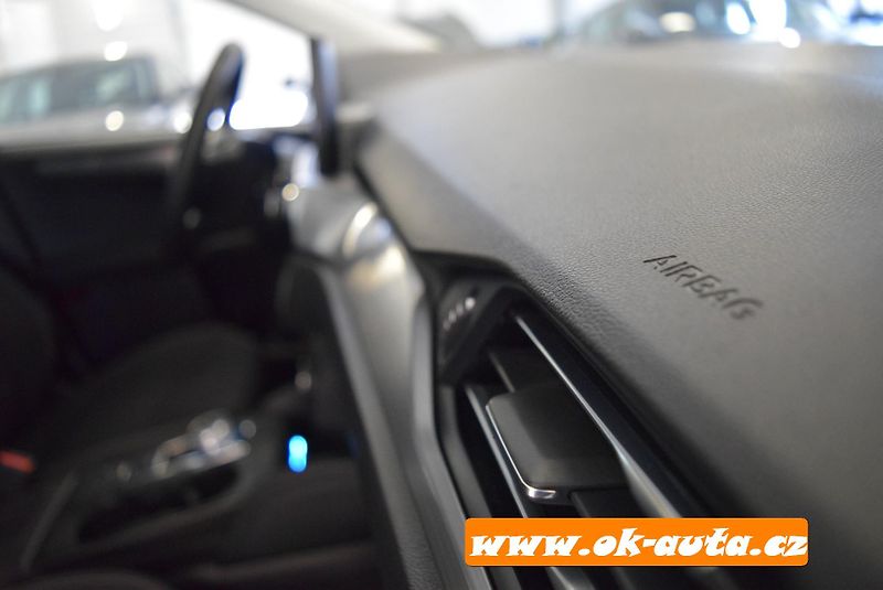 Ford Kuga 2.5 HYBRID TITANIUM 2023  - fotka 29 z 60