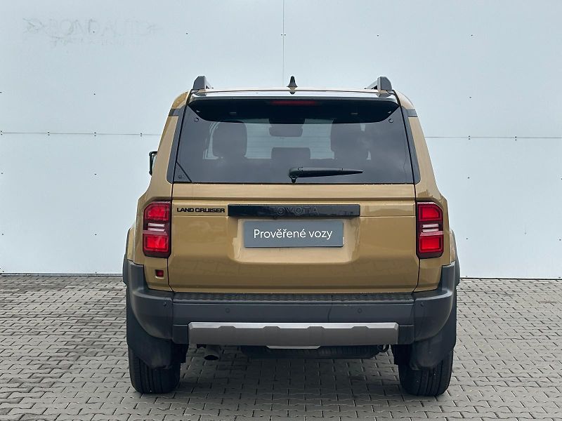 Toyota Land Cruiser 2.8 D-4D 6AT Invincible - fotka 9 z 30