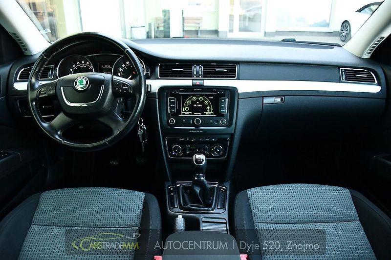 Škoda Superb 2,0TDi TAŽNÉ 2xKOLA - fotka 21 z 49