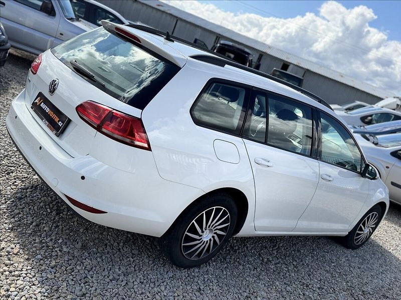 Volkswagen Golf 1,6 TDI NAVIGACE +SADA ALU KOL - fotka 5 z 25