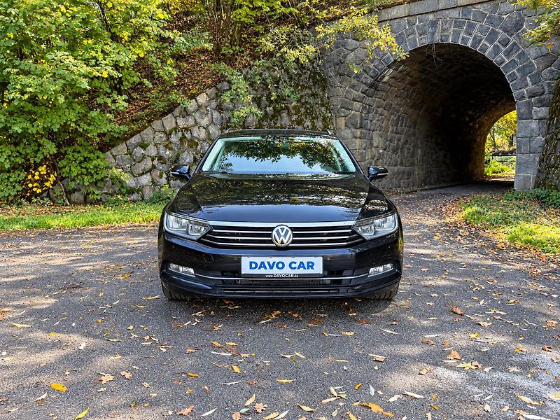 Volkswagen Passat 2,0 TDI 110kW Comfortline Navi - fotka 2 z 41