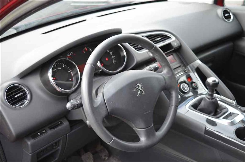 Peugeot 3008 (2014) 1,6 HDI - fotka 13 z 21
