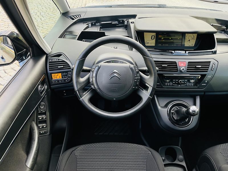 Citroën C4 Picasso 1.6i 88KW MANUÁL LED SENZORY - fotka 26 z 42