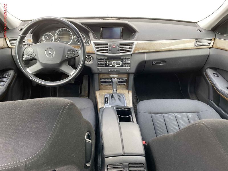 Mercedes-Benz Třídy E (2010) 1.8CGi E200, AT, bixen, šíbr - fotka 8 z 22