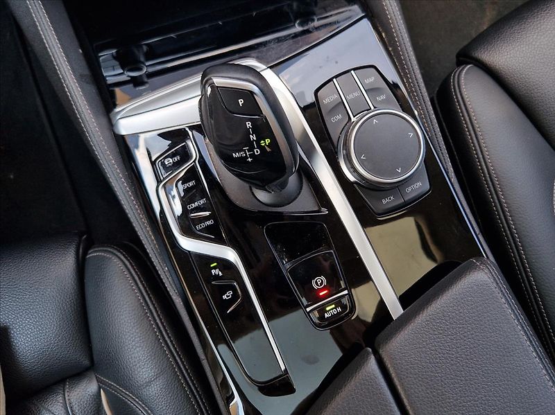 BMW Řada 5 3,0 530d TOURING KOMPLETVÝBAVA - fotka 43 z 46
