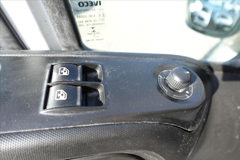 Iveco Daily 3,0 HPT  35S18 SKŘÍŇ MRAZÁK -2 - fotka 20 z 25