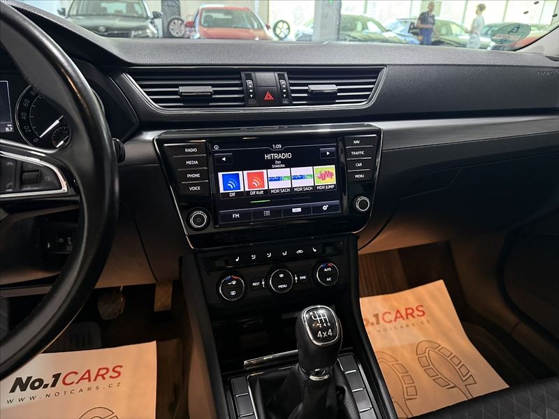 Škoda Superb 2,0   TDI 110kW STYLE 4x4 TAŽN - fotka 17 z 47
