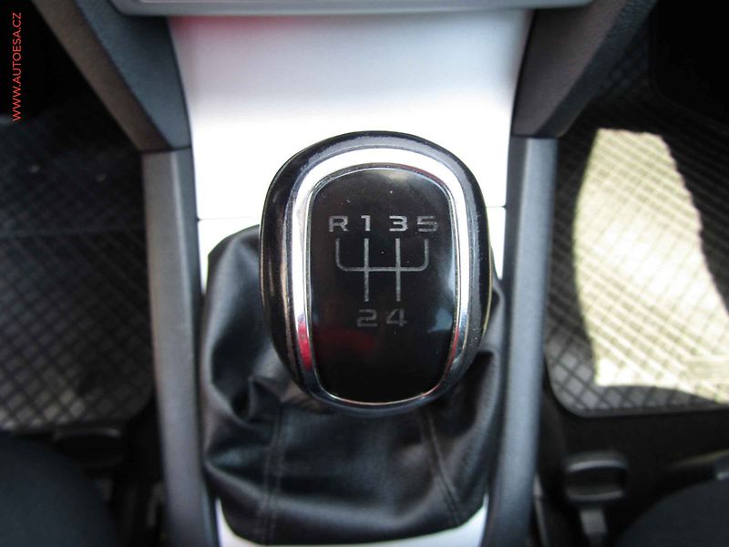 Škoda Octavia (2011) 1.6 TDi, Ambiente - fotka 14 z 16