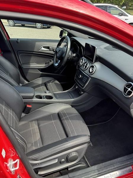 Mercedes-Benz GLA (2015)  220d 7G-DCT 4MATIC AMG Styl - fotka 9 z 23