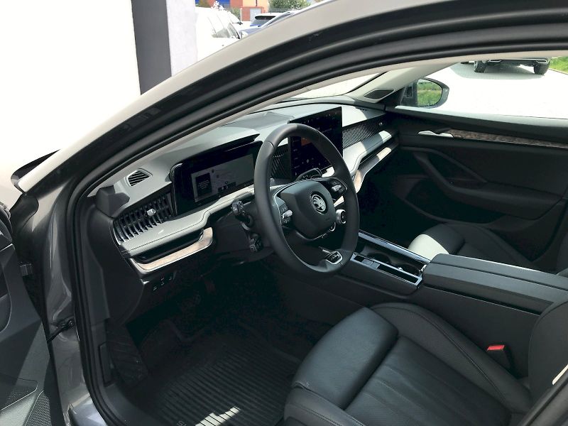 Škoda Superb (2024) COMBI L K TD 142/2.0 A7A - fotka 26 z 26