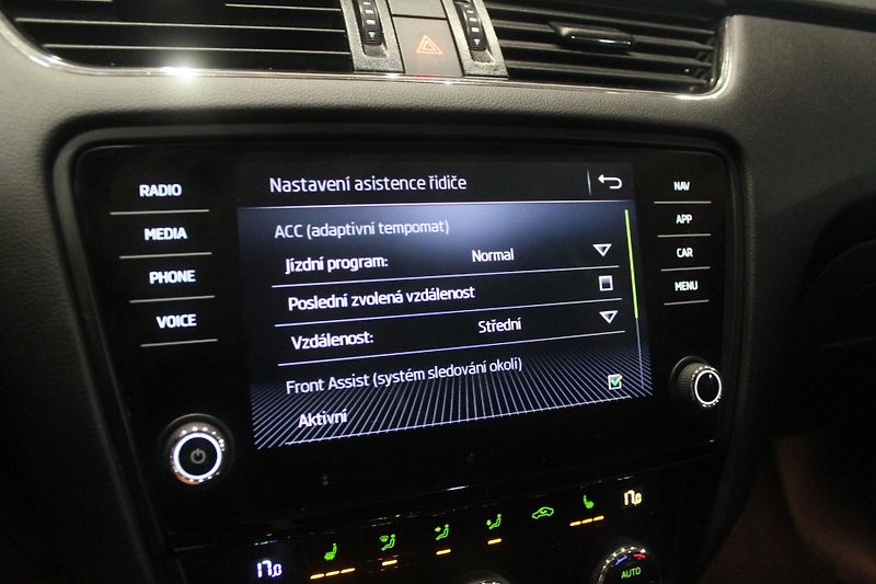 Škoda Octavia (2017) 2.0TDI, 110kW, DSG, FULL LED - fotka 20 z 22