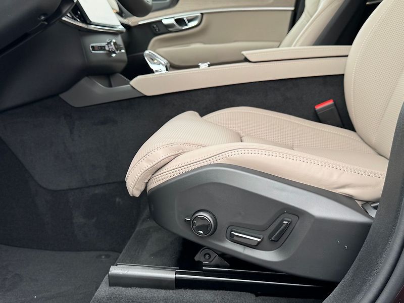 Volvo XC90 (2026) PLUS B5, VZDUCH, 360° - fotka 9 z 22