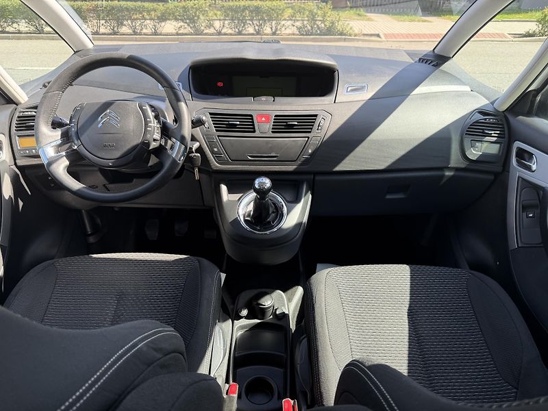 Citroën C4 Picasso 1.6i 88 KW - fotka 10 z 12