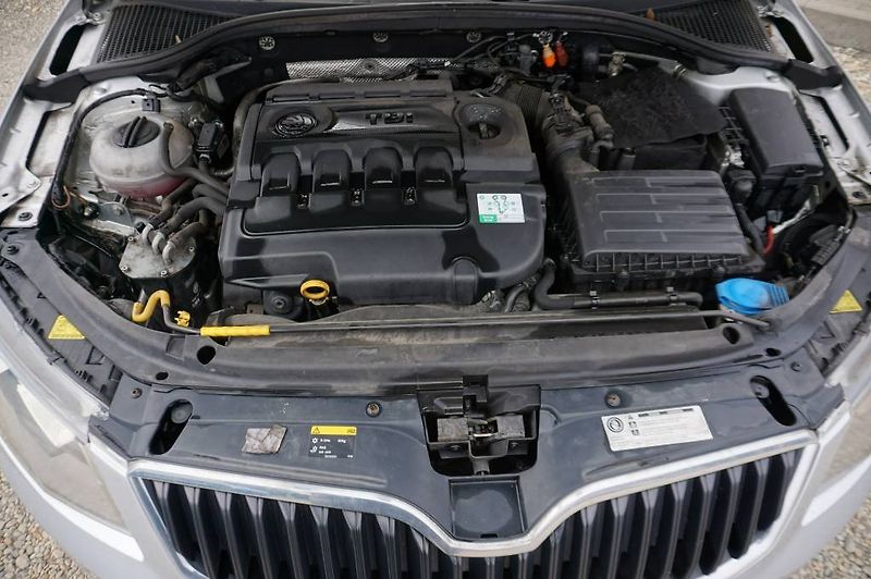 Škoda Octavia (2014) 1,6   nové v ČR - fotka 17 z 25