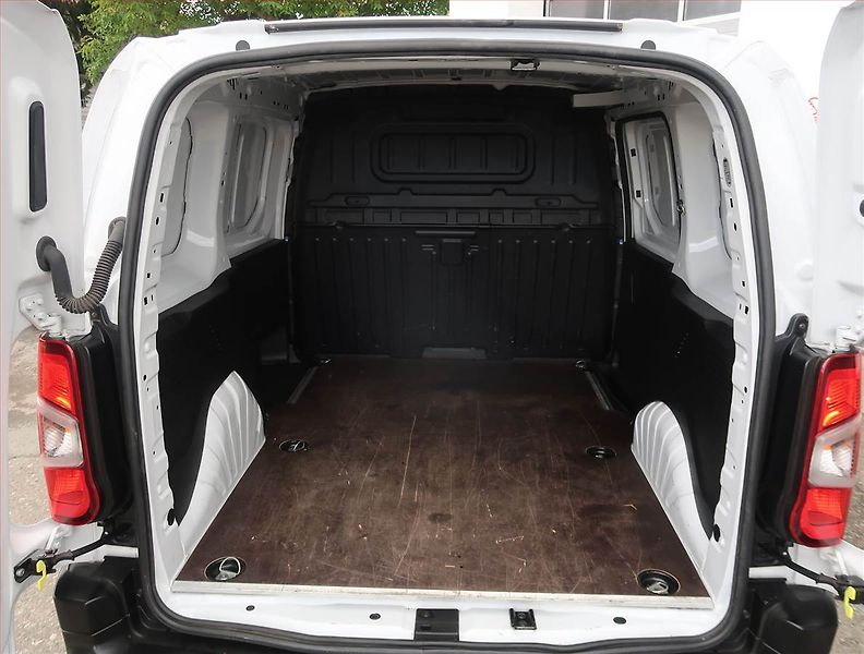 Opel Combo (2023) 1.2 Turbo, ČR, DPH - fotka 10 z 15