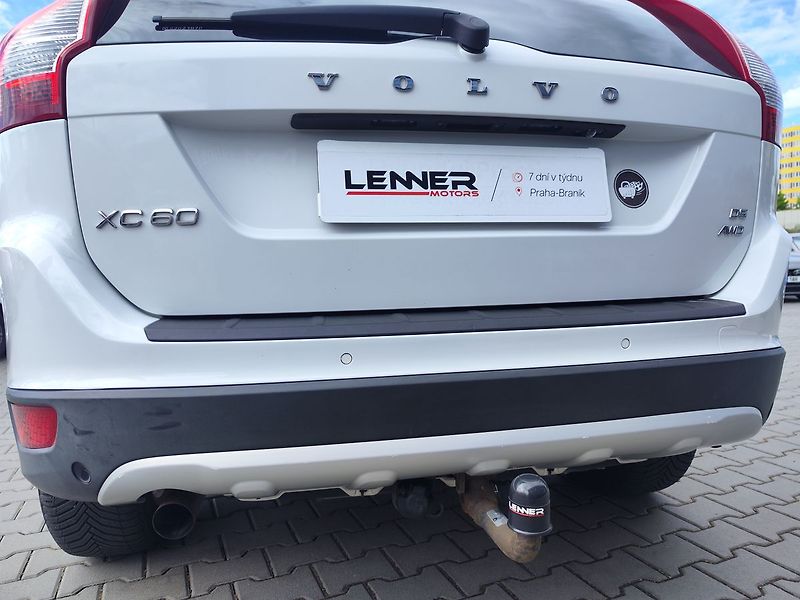 Volvo XC60 D5 2.4/136kW Summum AUT. - fotka 11 z 28