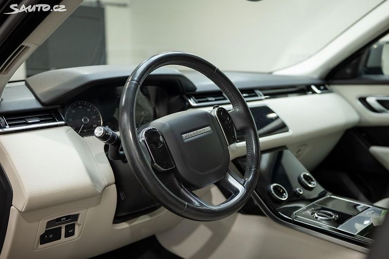 Land Rover Range Rover Velar 2.0 P250 184 kW - fotka 7 z 33