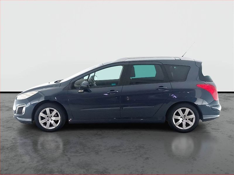 Peugeot 308 (2013) 1.6 e-HDi, 7 míst, ČR,1.maj - fotka 3 z 17