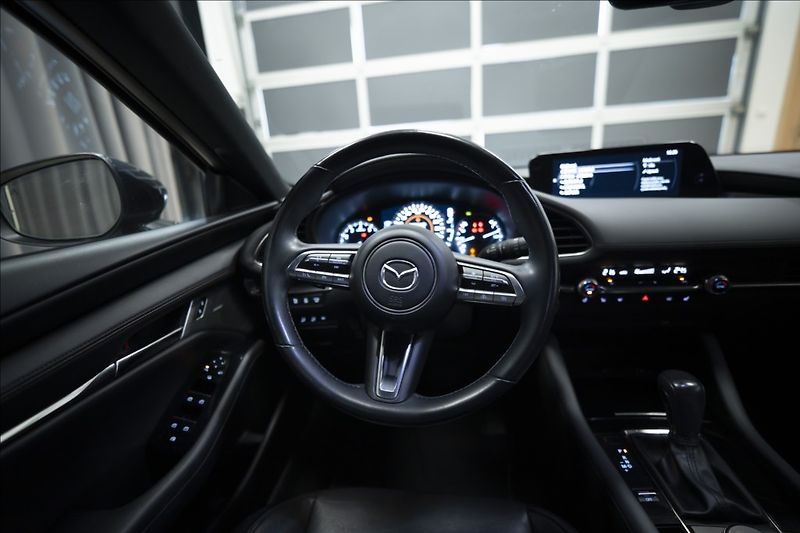 Mazda 3 2,0 e-SKYACTIV-X AT NAV KAMERA - fotka 16 z 43