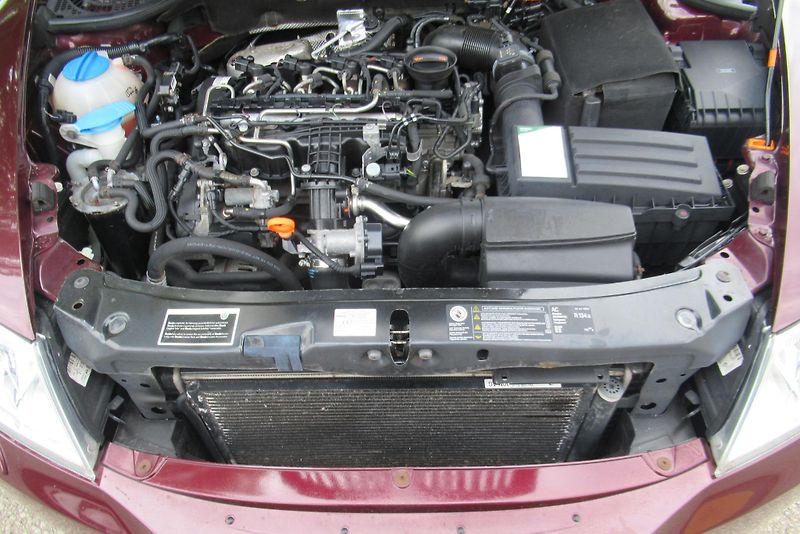 Škoda Octavia 1.6 TDi ELEGANCE WEBASTO TAŽNÉ - fotka 19 z 20