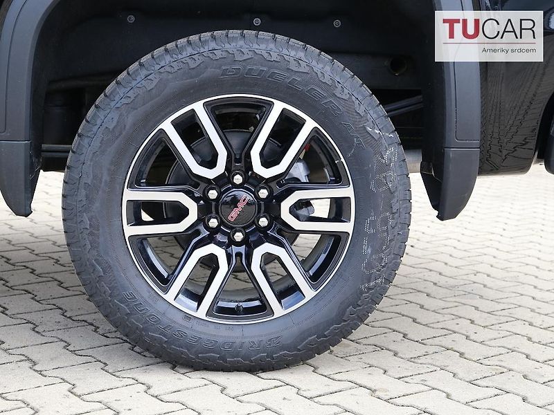 Chevrolet Silverado (2026) ZR2 6.2 V8  - fotka 12 z 48