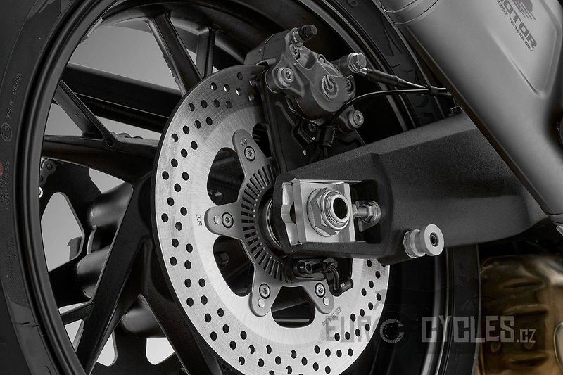 QJ Motor (2026) SRK 800 RR - fotka 14 z 23