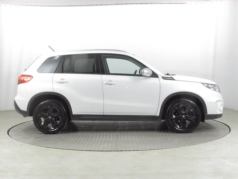 Suzuki Vitara (2018) 1.4 BoosterJet, Serv.kniha - fotka 6 z 21