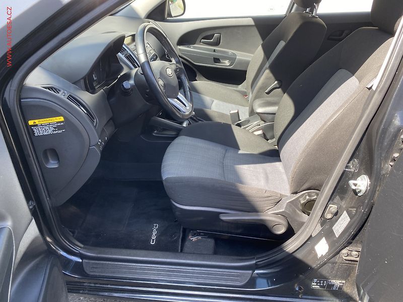 Kia Ceed (2010) 1.4CVVT, Vision, TZ, výhřev - fotka 9 z 16