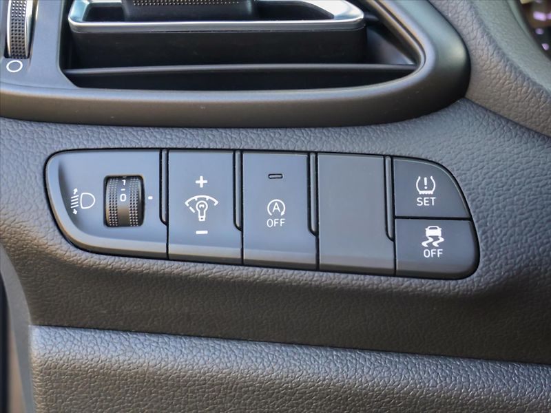 Hyundai i30 1,0 T-GDI 88kW Smart 1.Maj DPH - fotka 16 z 30