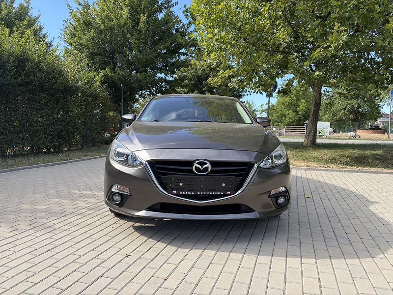 Mazda 3 2.0 121kw Center-Line - fotka 17 z 30