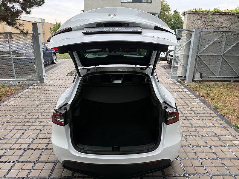 Tesla Model Y LR AWD Tažné / Záruka - fotka 35 z 41
