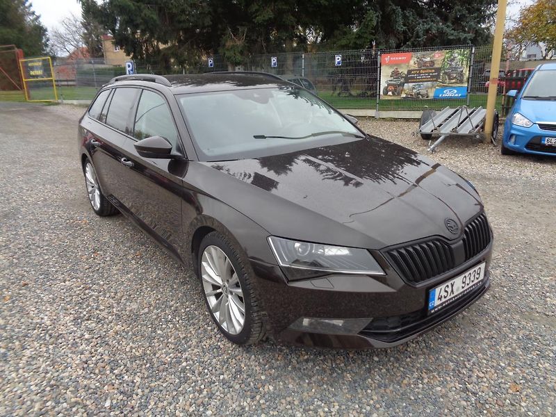Škoda Superb 2,0 TDI - fotka 2 z 16