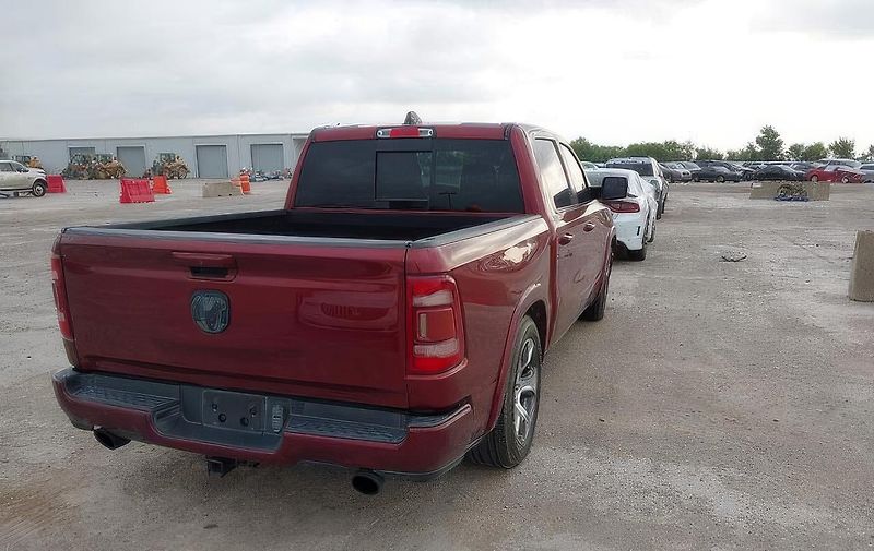 Dodge RAM (2020) Auto na cestě - fotka 3 z 17