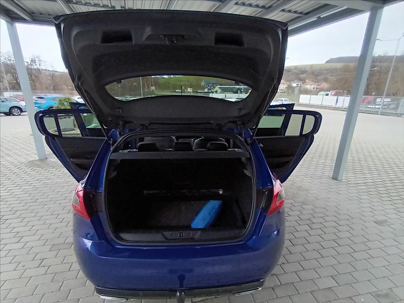 Peugeot 308 2,0 HDI,GT,130KW,ČR,SERVIS,NAV - fotka 18 z 50
