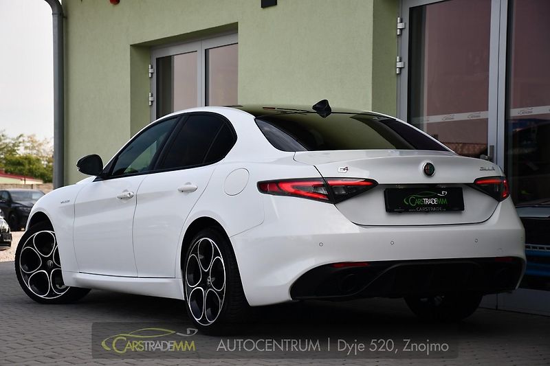 Alfa Romeo Giulia 2.0T 16V 206kW VELOCE AT8 Q4 - fotka 3 z 49