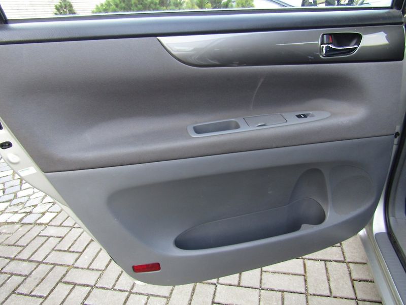 Toyota Avensis Verso (2003) 2.0 D-4D 85kW BEZ KOROZE A DPF - fotka 16 z 30