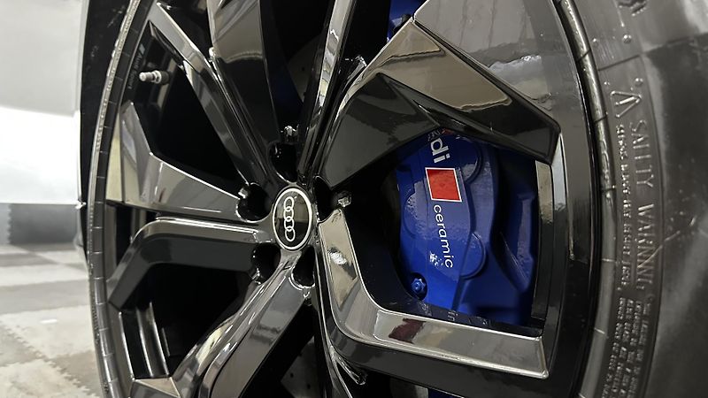 Audi RS Q8 TOP STAV / PLNÁ VÝBAVA  - fotka 17 z 54