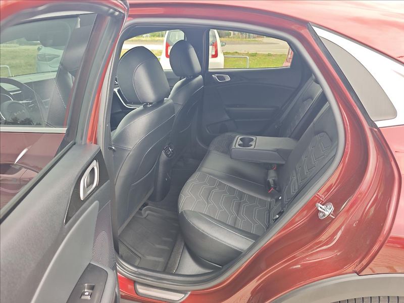 Kia XCeed 1,6 T-GDI 132kW 7DCT automat - fotka 11 z 21