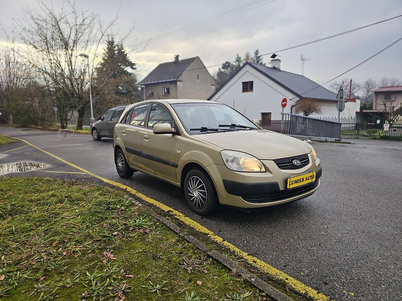 Kia Rio (2006) 1.4i, TAŽNÉ, KLIMA - fotka 7 z 17