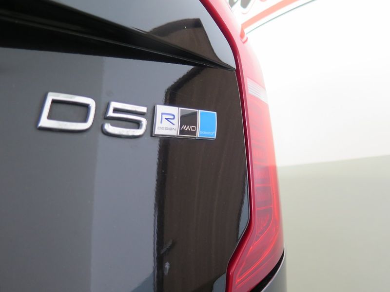 Volvo XC90 (2015) 2.0D5 RDesign,AWD,PoleStar,B&W - fotka 37 z 42