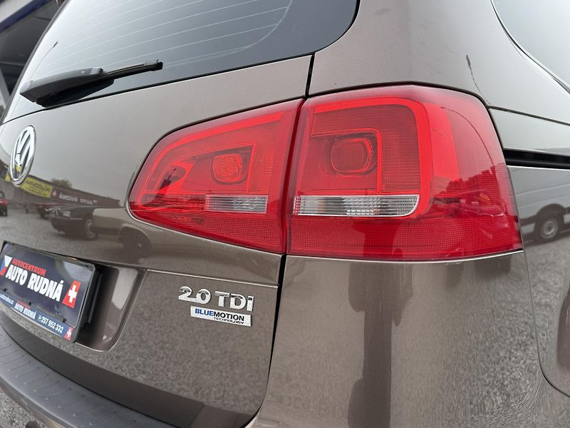 Volkswagen Sharan 2,0 TDI Panorama Automat DSG - fotka 12 z 41