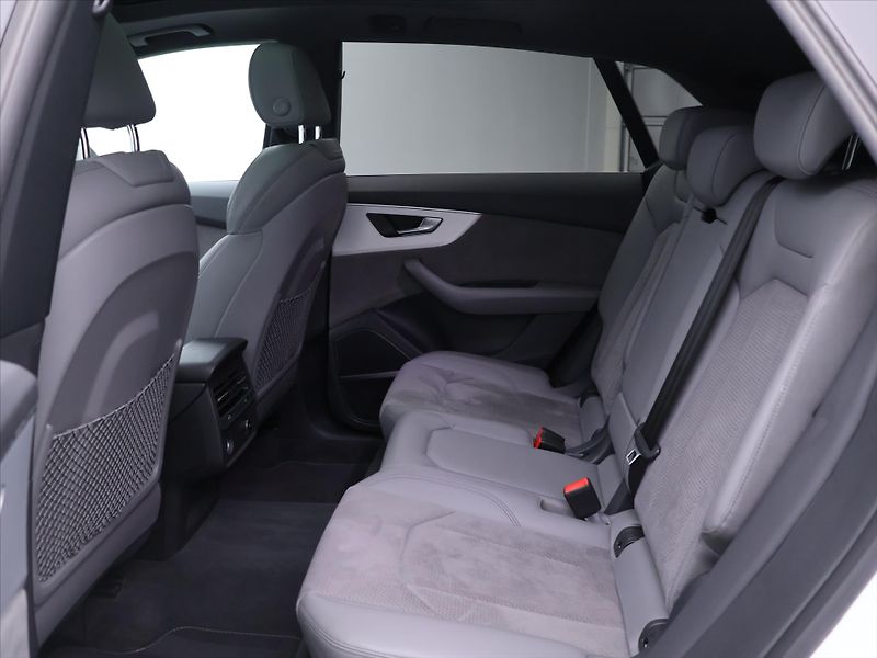 Audi Q8 3,0 250 kW 4x4  DPH - fotka 15 z 38