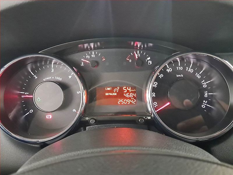 Peugeot 5008 (2011) 1.6 HDi, Tempomat - fotka 11 z 18