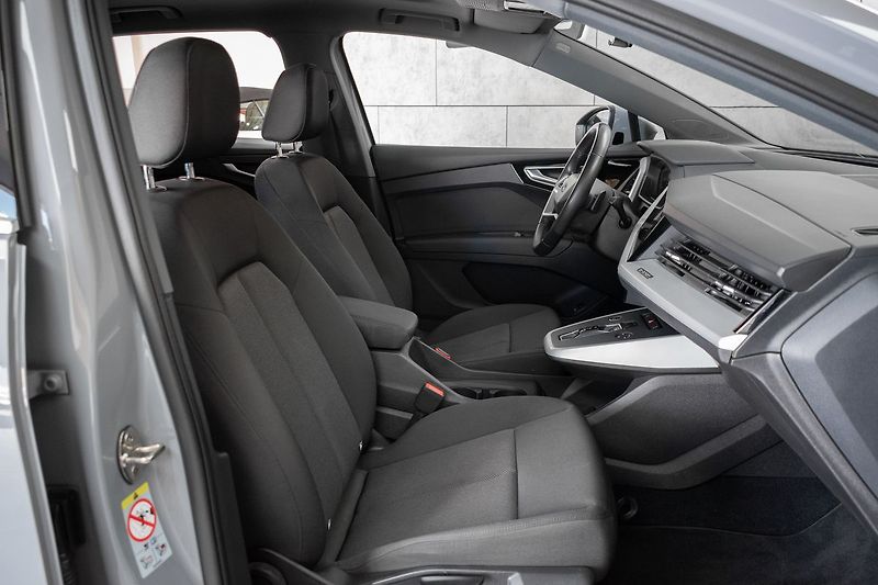 Audi Q4 e-tron 45*82kWH*QUATTRO*SoH92%*ČR 1.M - fotka 11 z 46