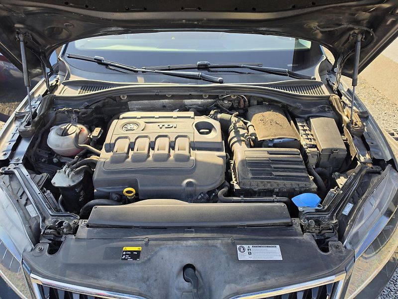 Škoda Superb 2.0 TDI Xenon TZ 110KW  - fotka 16 z 17