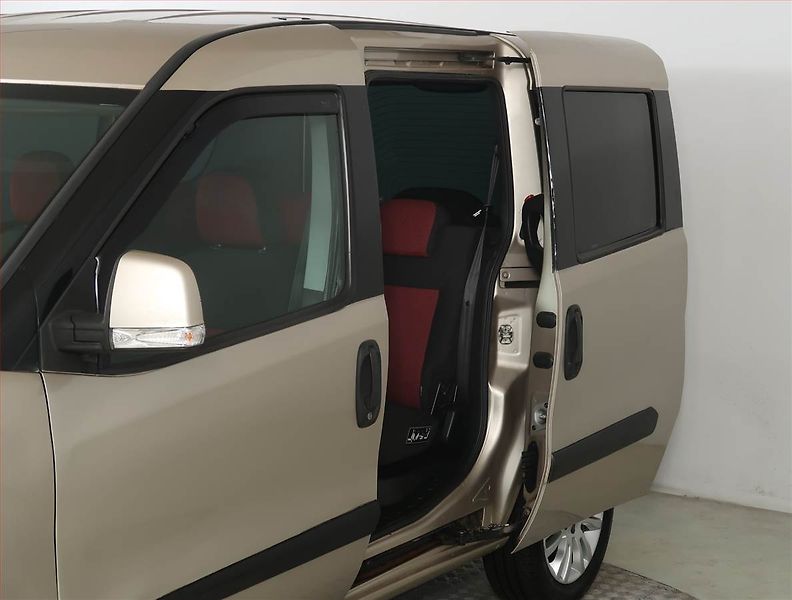 Fiat Dobló (2010) 1.3 MultiJet, 5Míst - fotka 20 z 21