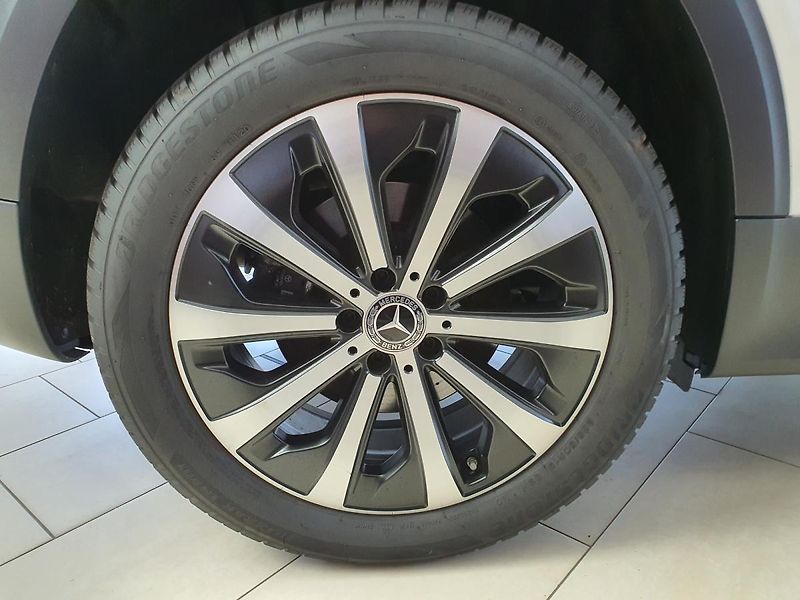 Mercedes-Benz GLB (2020) 220 D 4MATIC REZERVACE - fotka 23 z 25