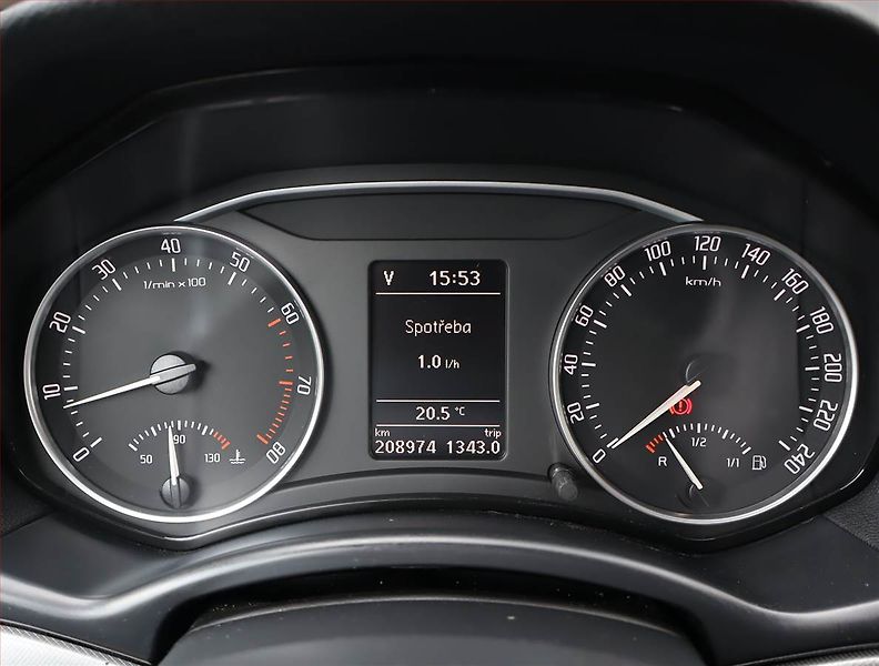 Škoda Octavia (2009) 1.4 TSI, Navi, Tempomat - fotka 11 z 15